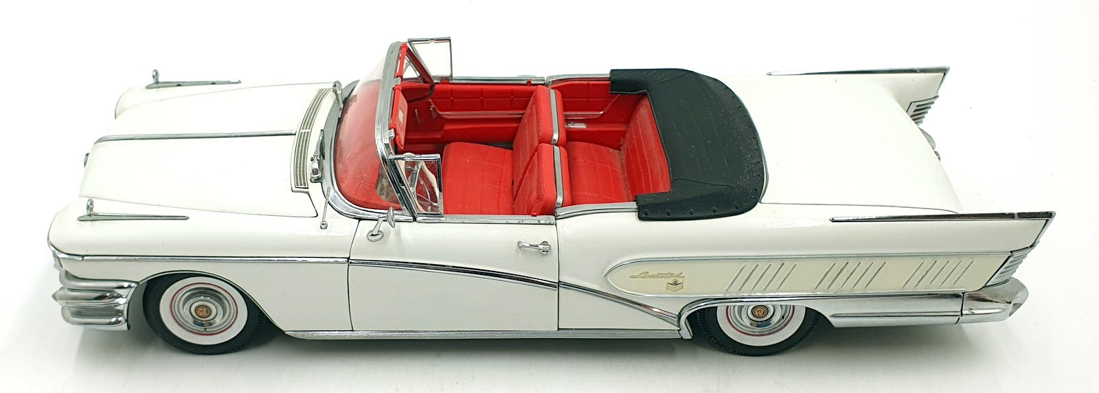 Sun Star 1/18 Scale Diecast 4812 - 1958 Buick Limited Convertible Glacier White