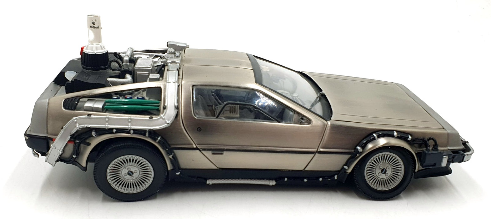 Sun Star 1/18 Scale Diecast 22426T - Back To The Future DeLorean Time Machine 