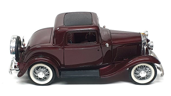 Road Signature 1/18 Scale 2625J - 1932 Ford 3-Window Coupe - Maroon