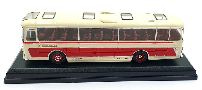 Oxford Omnibus 1/76 Scale 76PAN004 Plaxton Panorama Yorkshire Wollen District