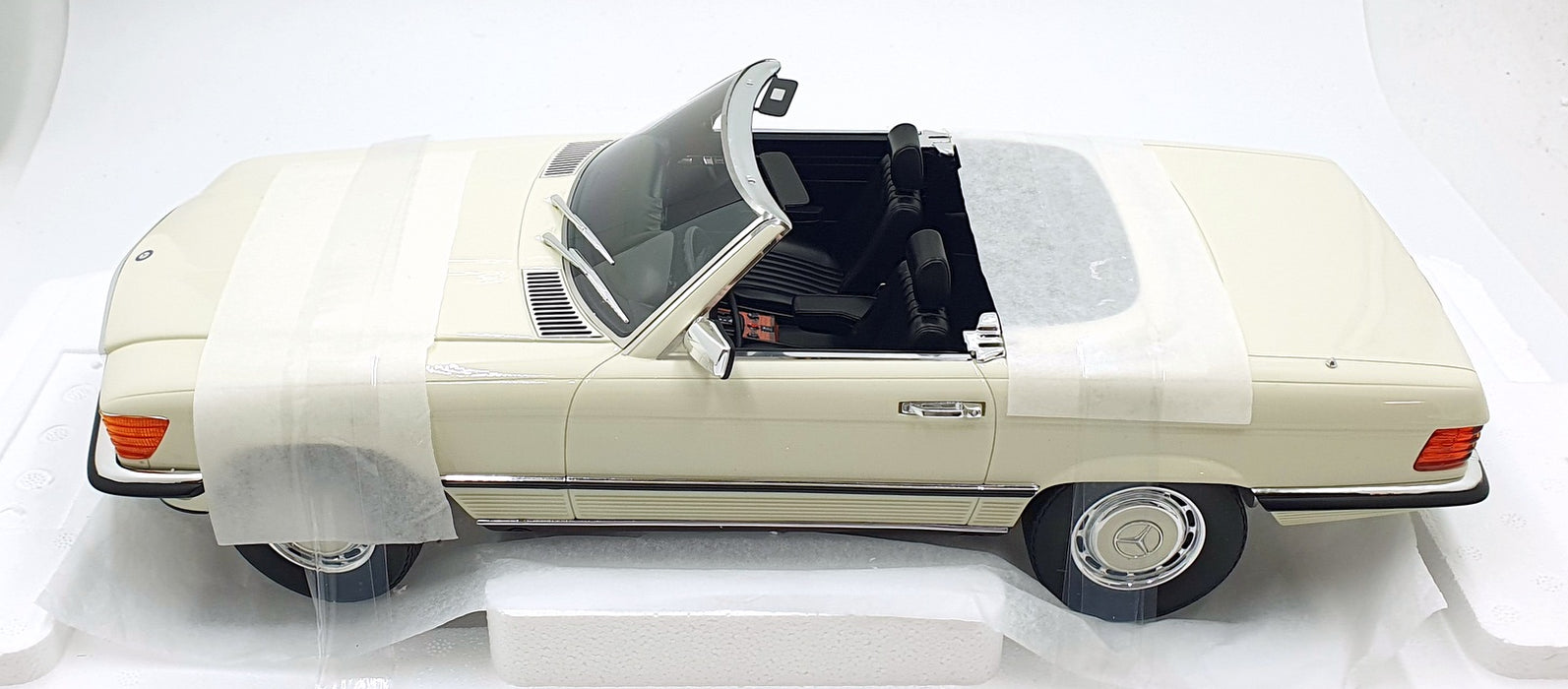 12 Art 1/12 Scale Resin 12ART1302013 - Mercedes-Benz 380SL R107 79-85 White