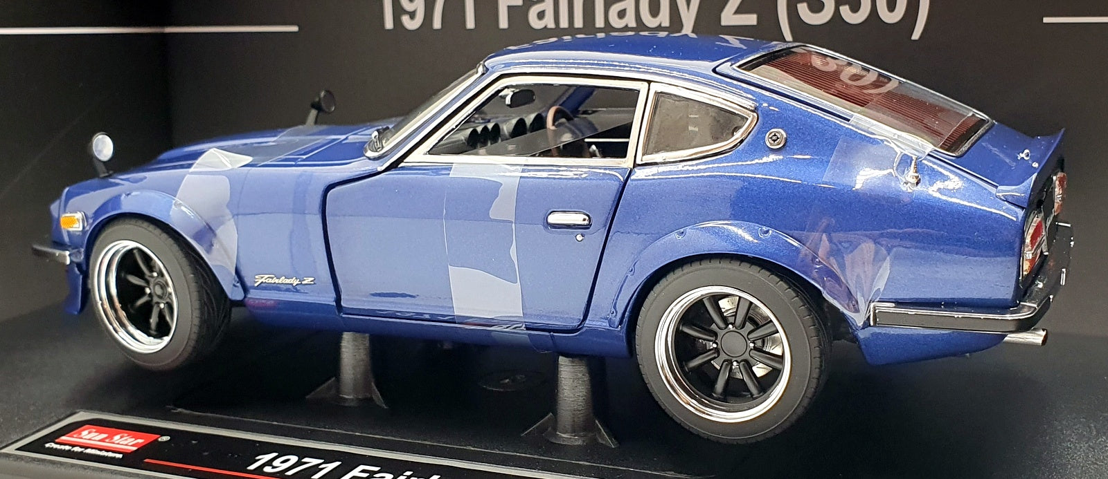 Sun Star 1/18 Diecast 3515R - 1971 Nissan Fairlady Z (S30) - Midnight Blue