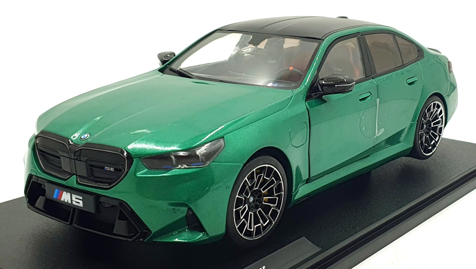 Solido 1/18 Scale S1814701 - 2025 BMW M5 - Isle of Man Green