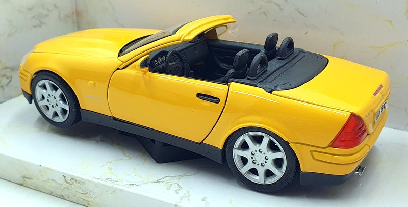Maisto 1/24 Scale Diecast 31942 - Mercedes-Benz SLK 230 1996 - Yellow