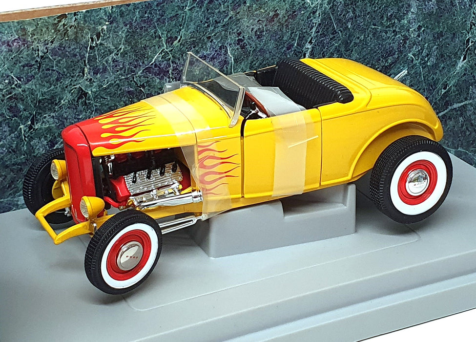 Ertl 1/18 Scale 7945 - 1932 Ford Street Rod - Yellow/Red Flames