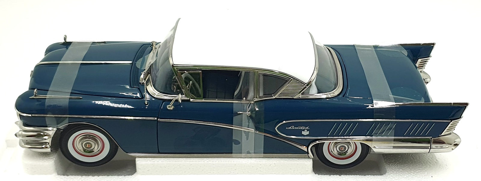 Sun Star 1/18 Diecast 4808 - 1958 Buick Limited Riviera Coupe