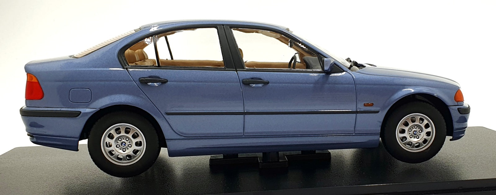 KK Scale 1/18 Scale Diecast KKDC181432 - 1999 BMW 3-Series E46 Limousine - Blue