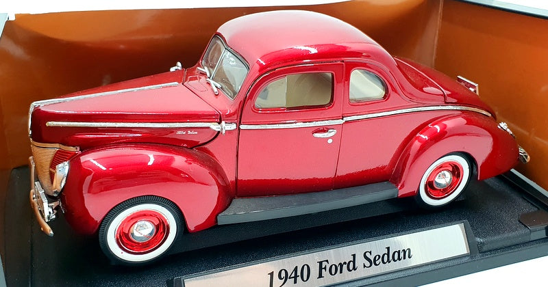 Motor Max 1/18-24 Scale 75152 - 1940 Ford Sedan Red - 1934 Ford Coupe Black