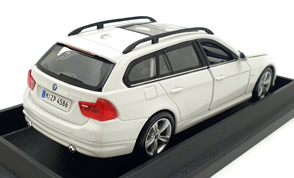 Burago 1/24 Scale Diecast 18-21048 - BMW 3 Series Touring - White