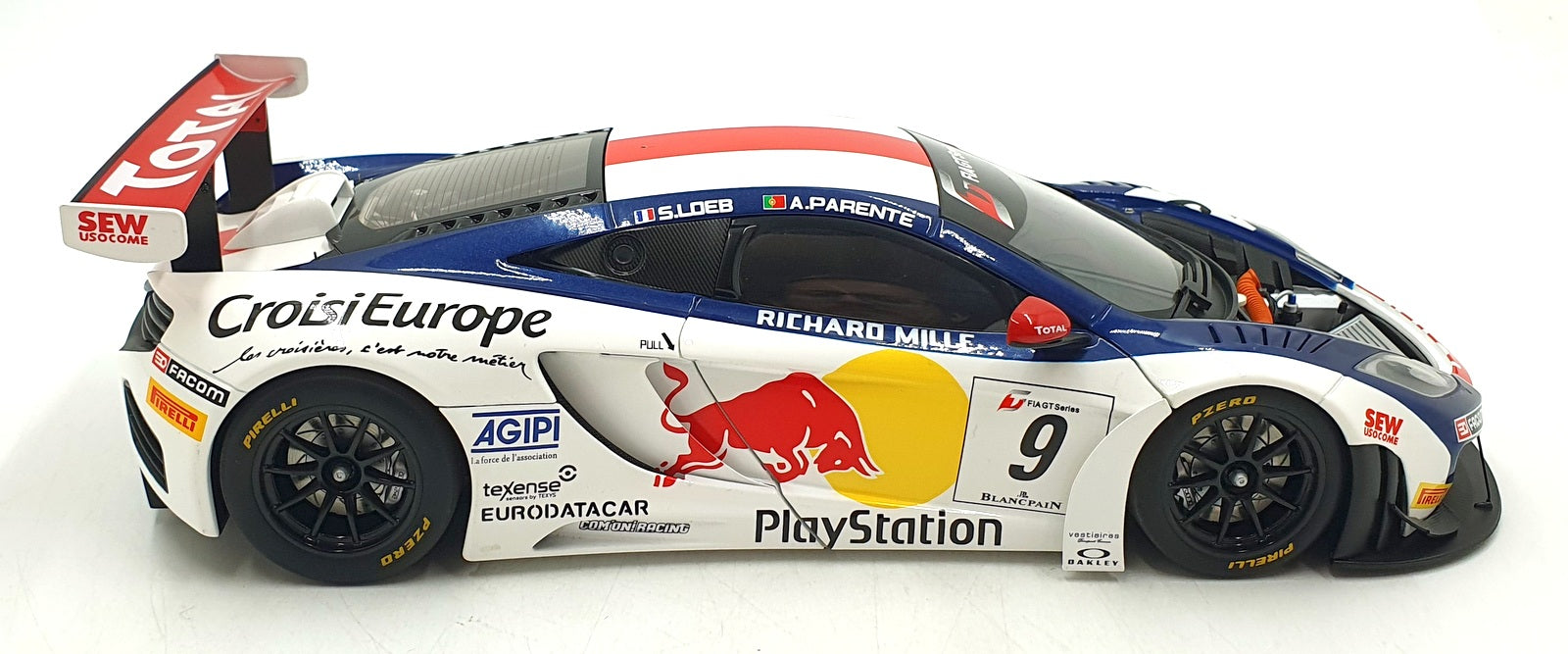 Autoart 1/18 Scale 81342 - McLaren 12C GT3 Red Bull #9 S.Loeb/Parente