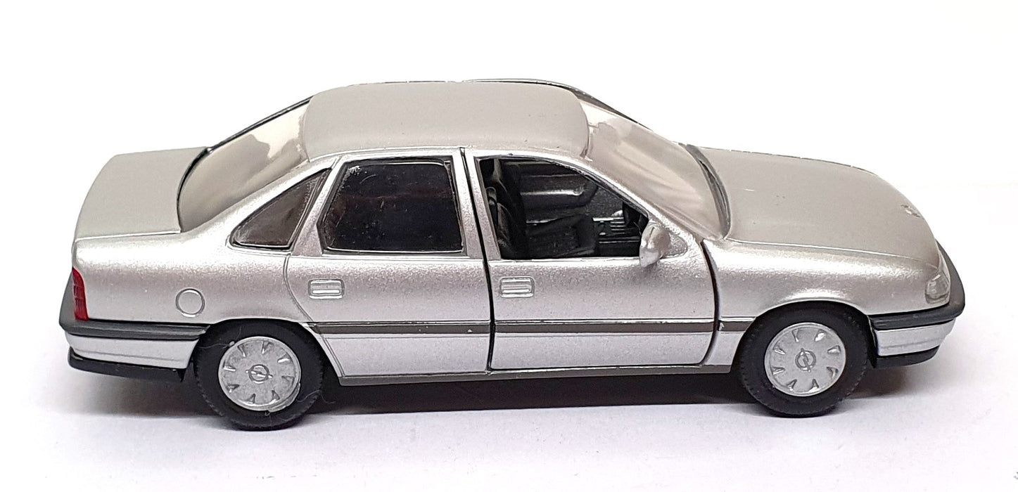 Gama 1/43 Scale Diecast 1161 - Opel Vectra - Silver