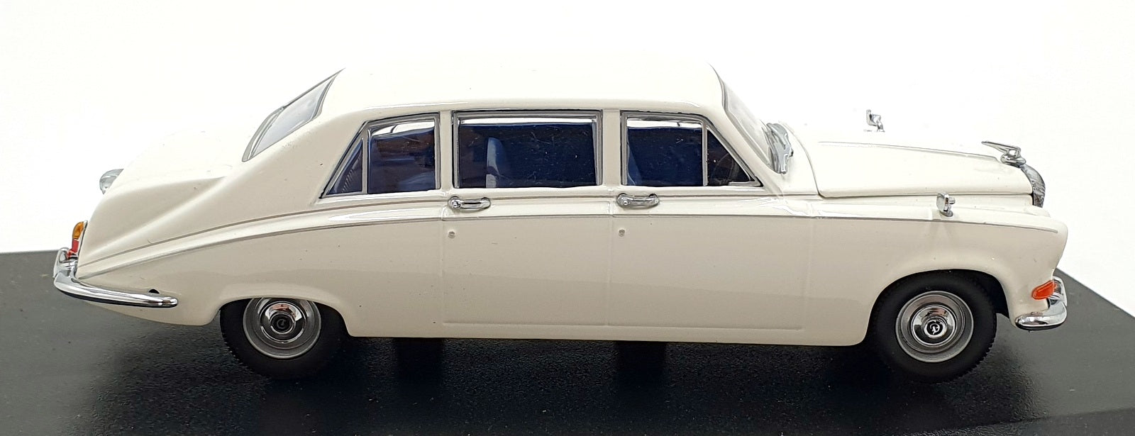 Oxford Diecast 1/43 Scale DS001 - Daimler DS420 - Old English White