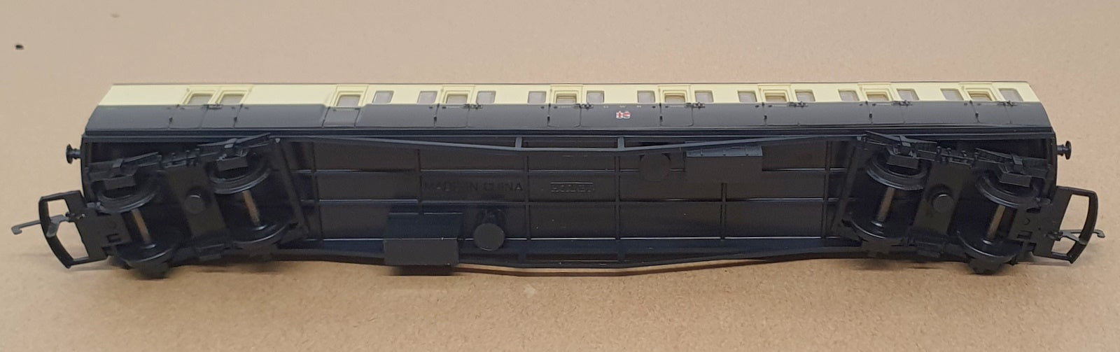Hornby OO Gauge (1/76) R 4030C - GWR Suburban B Coach 6762