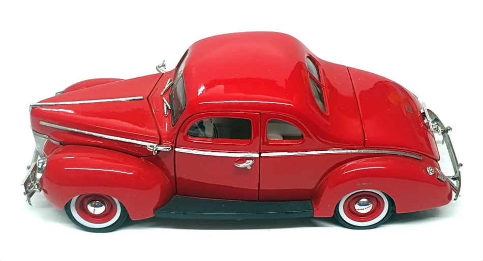 Motor Max 1/18 Scale Diecast 27623H - 1940 Ford Sedan - Red