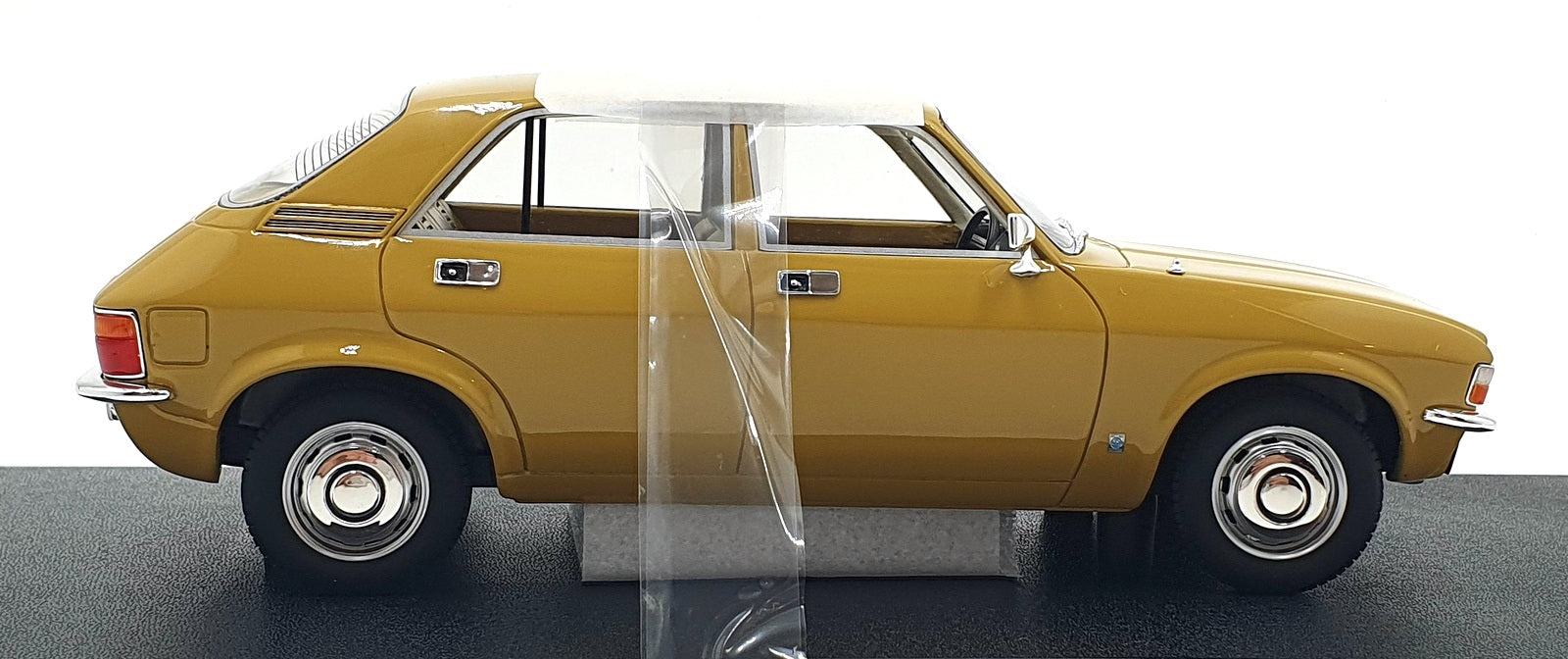 Cult 1/18 Scale Resin CML145-2 - 1973 Austin Allegro - Harvest Gold