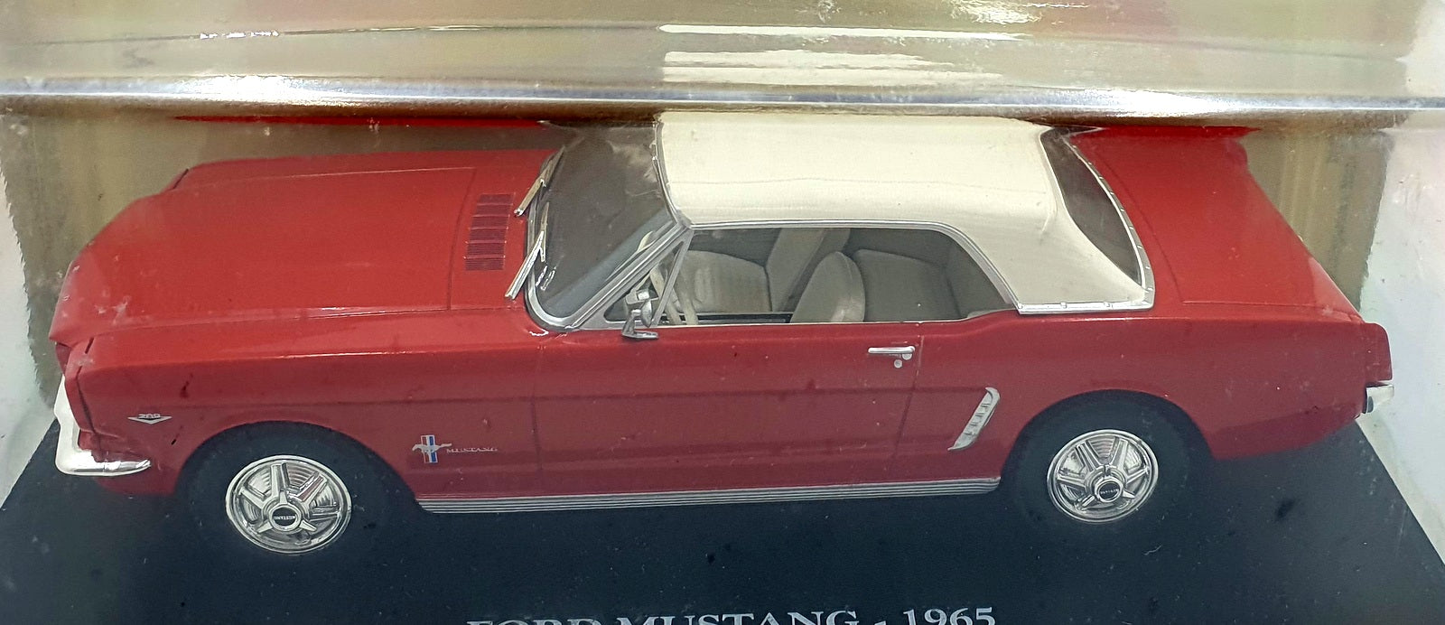 Altaya 1/24 Scale Diecast ALA0033 - 1965 Ford Mustang - Red