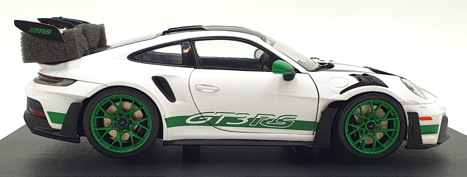 Solido 1/18 Scale Diecast S1812107 - 2024 Porsche 911 GT3 RS - White