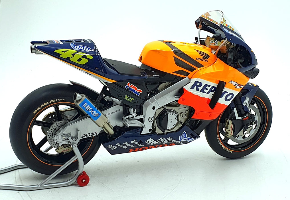 Minichamps 1/6 Scale 062 027146 Honda RC211V Repsol V.Rossi #46 Moto GP 2002
