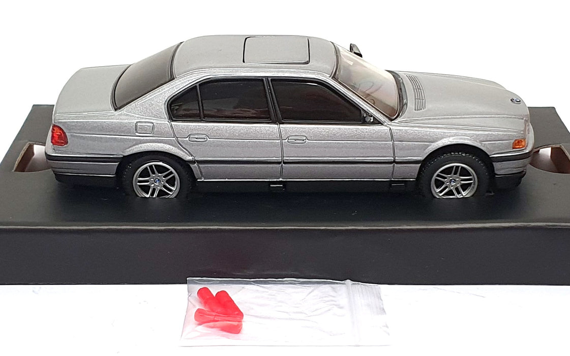 Corgi 1/36 Scale CC05105 - BMW 750iL Bond 007 Tomorrow Never Dies - Met. Grey