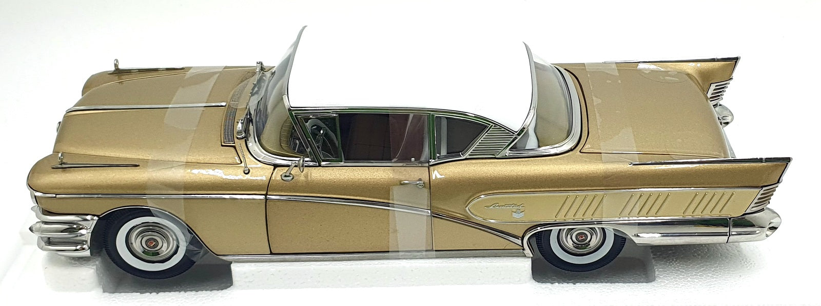 Sun Star 1/18 Diecast 4807 - 1958 Buick Limited Riviera Coupe - Gold