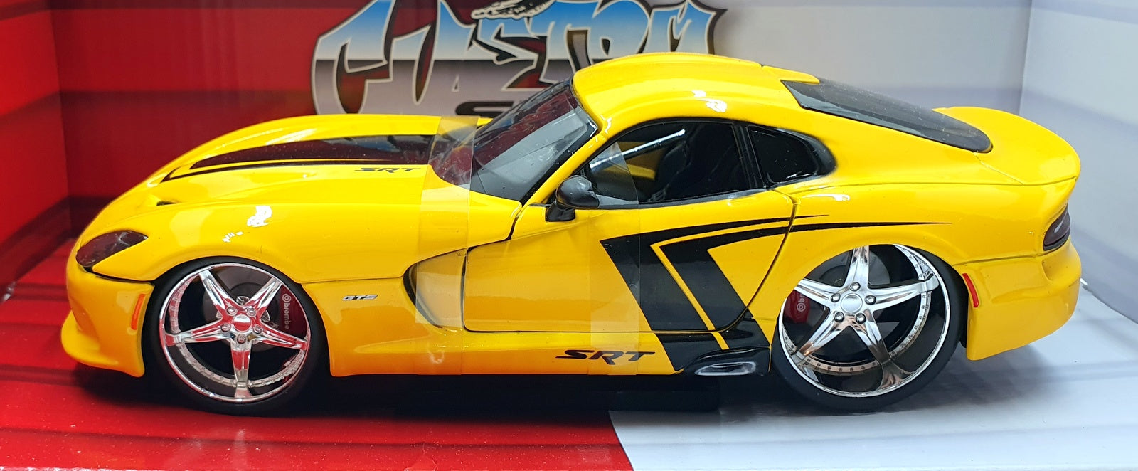 Maisto 1/24 Scale Diecast 31363 - 2013 Dodge SRT Viper GTS - Yellow