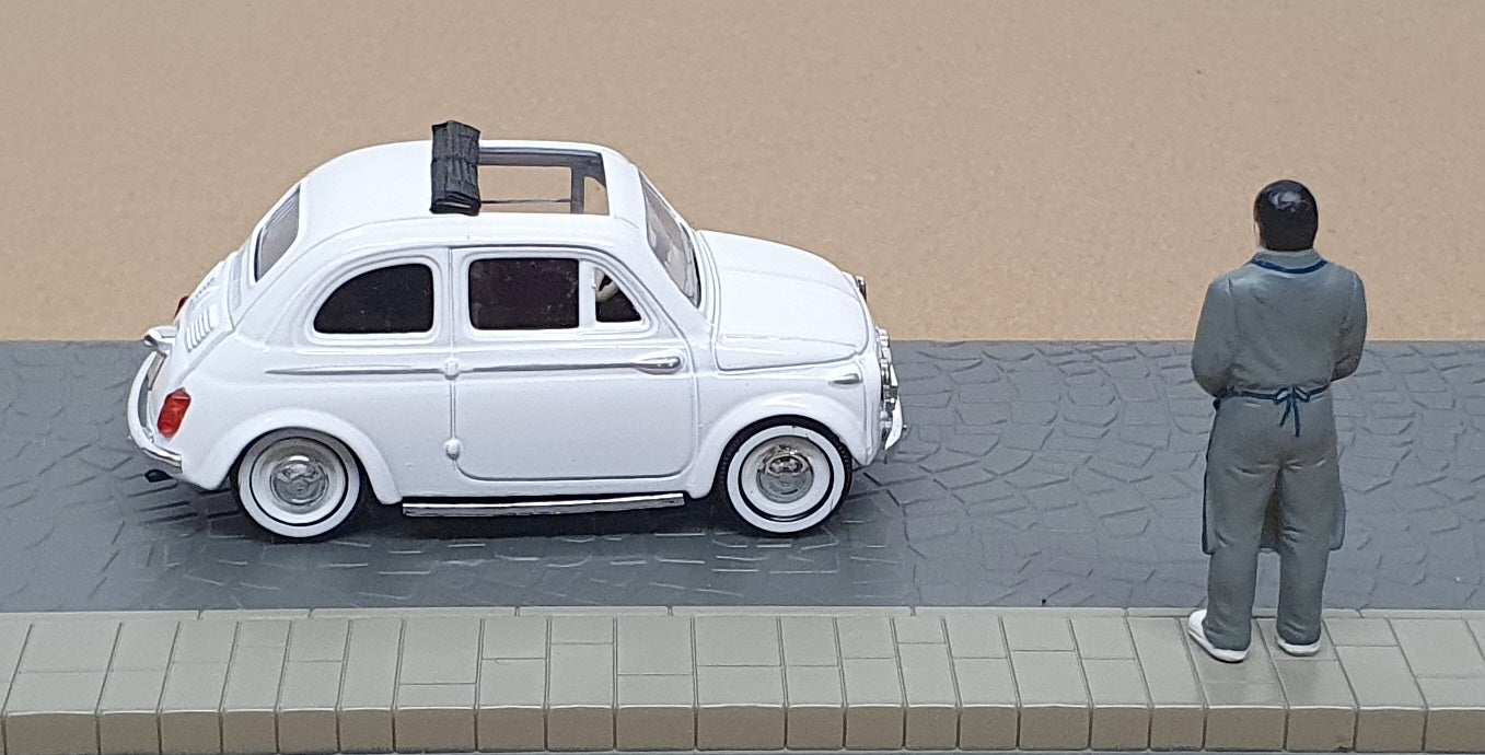 Solido 1/43 Scale Diecast SD005 - 1957 Fiat 500 Diorama - White