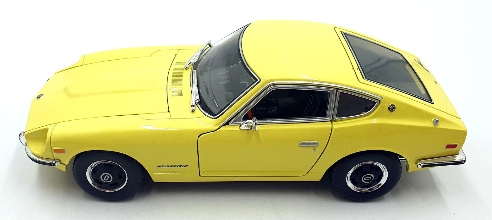 Maisto 1/18 Scale Diecast 22426Q - 1971 Datsun 240Z - Yellow