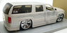 Jada 1/18 Scale Diecast 63152 - Chevrolet Suburban - White