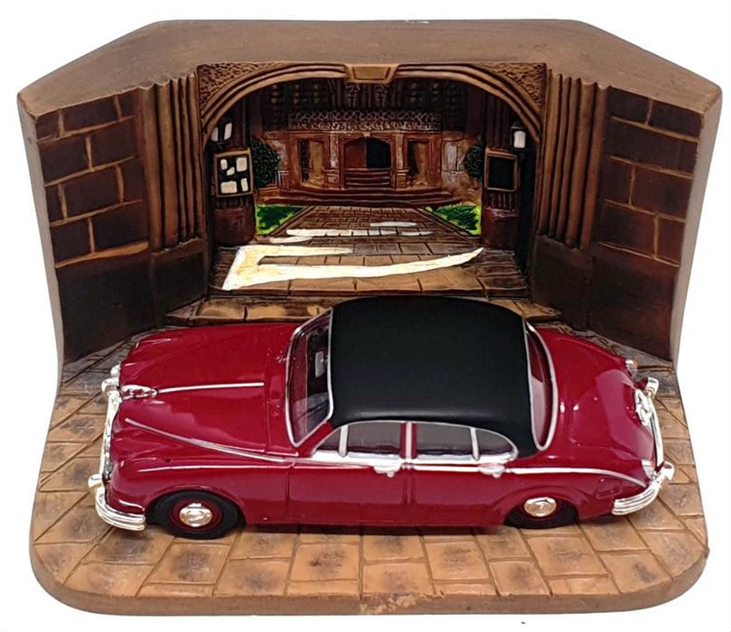 Corgi 1/43 Scale 01806 - Morse Jaguar Mk2 With Cold Cast Diorama