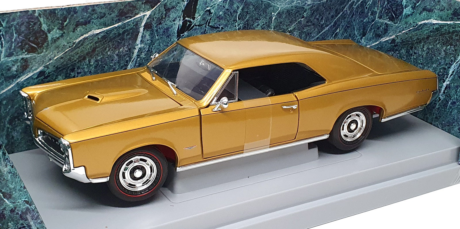 Ertl 1/18 Scale Diecast 7291 - 1966 Pontiac GTO - Gold