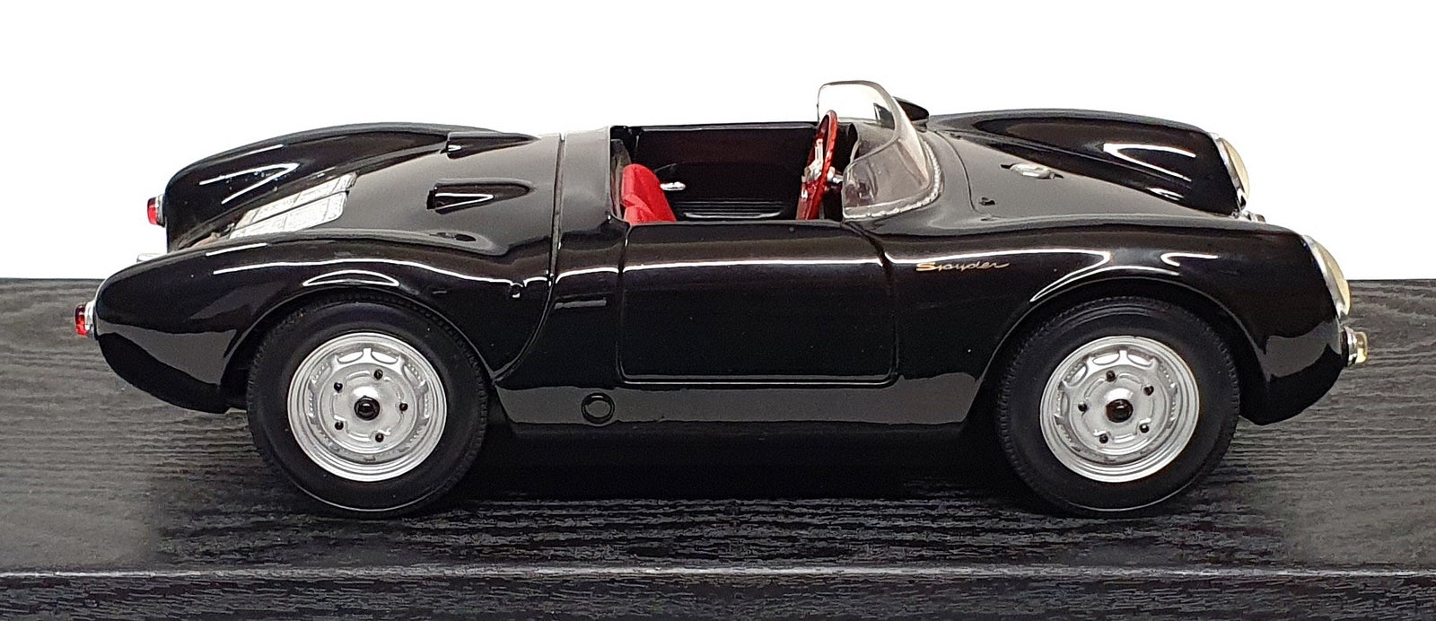 Maisto 1/18 Scale Diecast 31843 - Porsche 550A Spyder - Black
