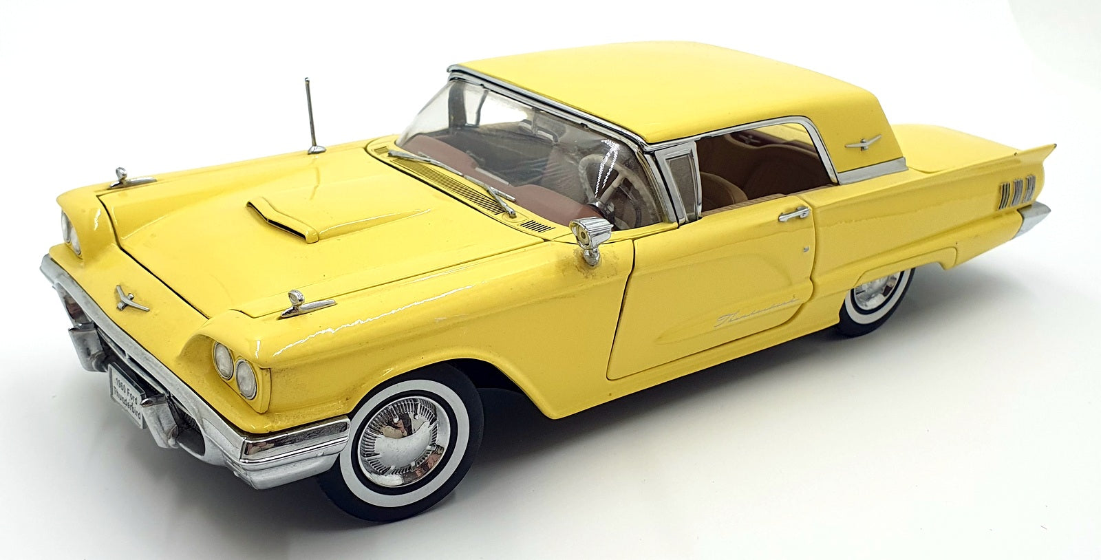 Sun Star 1/18 Scale Diecast 15126Q - 1960 Ford Thunderbird - Yellow