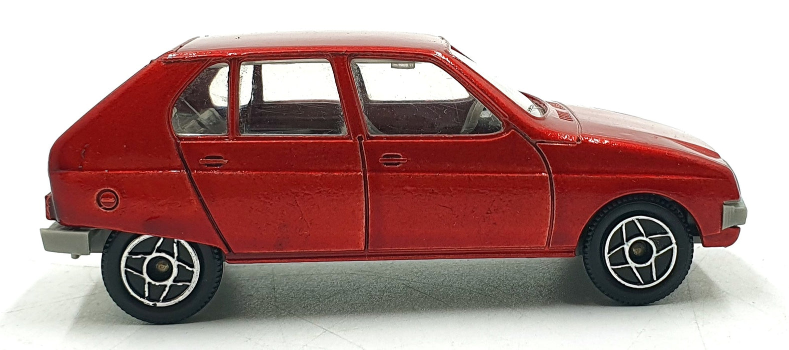 Solido 1/43 Scale 1201 - Citroen Visa - Red