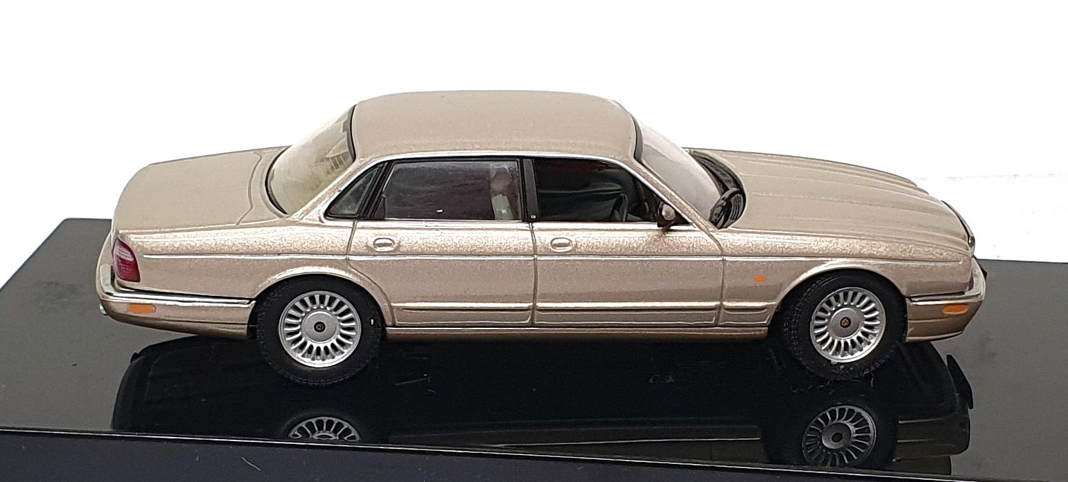 Autoart 1/43 Scale Diecast 53573 - Jaguar XJ8 - Gold