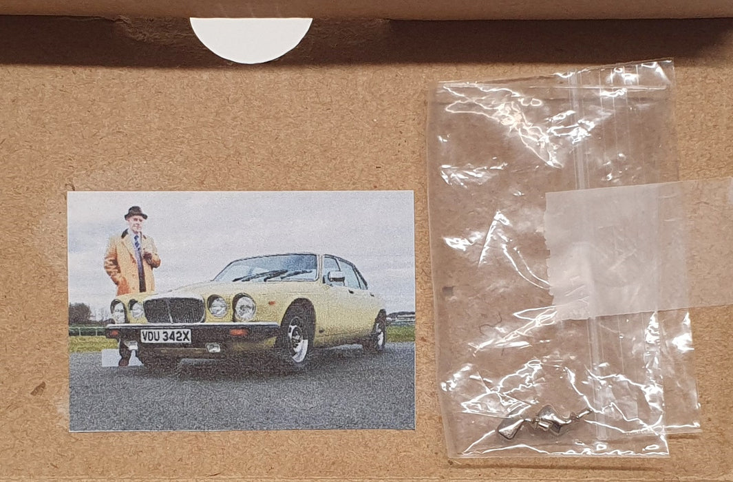 SMTS 1/43 Scale VDU 342X - 1981 Daimler Sovereign Arthur Daley Minder - P. Beige