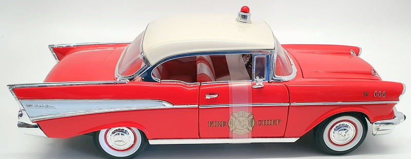 Road Legends 1/18 Scale 92106 - 1957 Chevrolet Bel Air Feuer Chef Chef De Feu