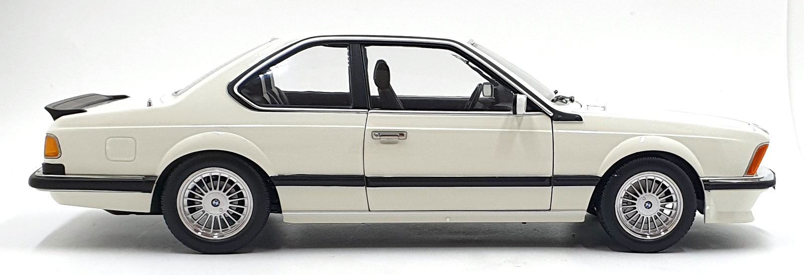 KK Scale 1/12 Scale KKDC120164A - 1987 BMW M635 CSI - White