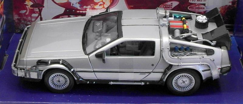 Welly 1/24 Scale 22441W - Delorean Time Machine - Back To The Future II