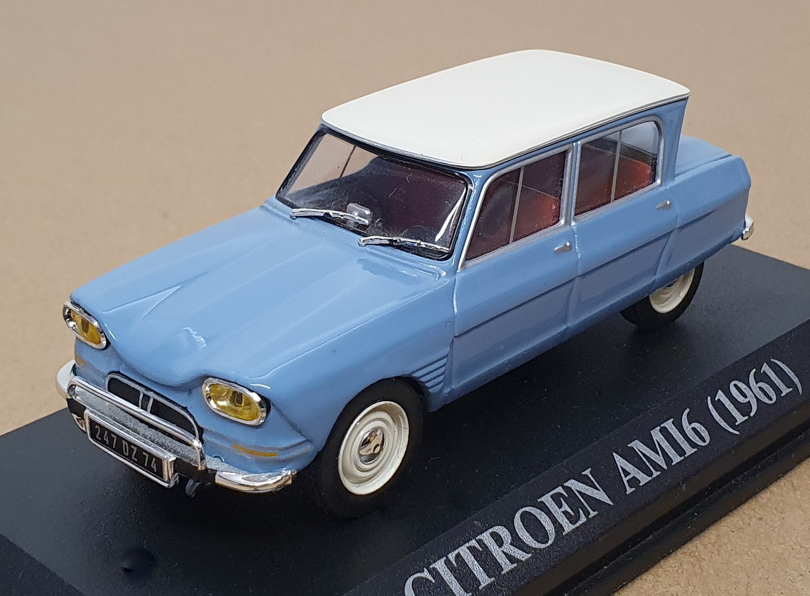 Altaya 1/43 Scale Diecast DZ74 - 1961 Citroen AM16 - Blue/White