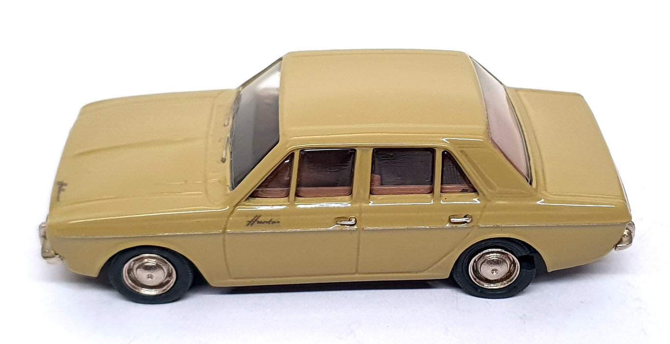 Abbey Classics 1/43 Scale AC11 - Hillman Hunter Mk2 Saloon - Shore Beige