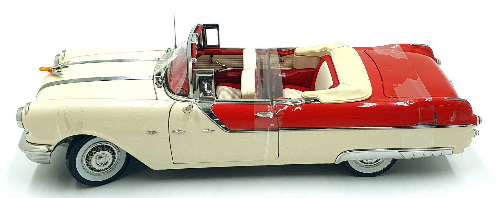 Sun Star 1/18 Diecast 5058 - 1955 Pontiac Star Chief Open Convertible - Red/Grey