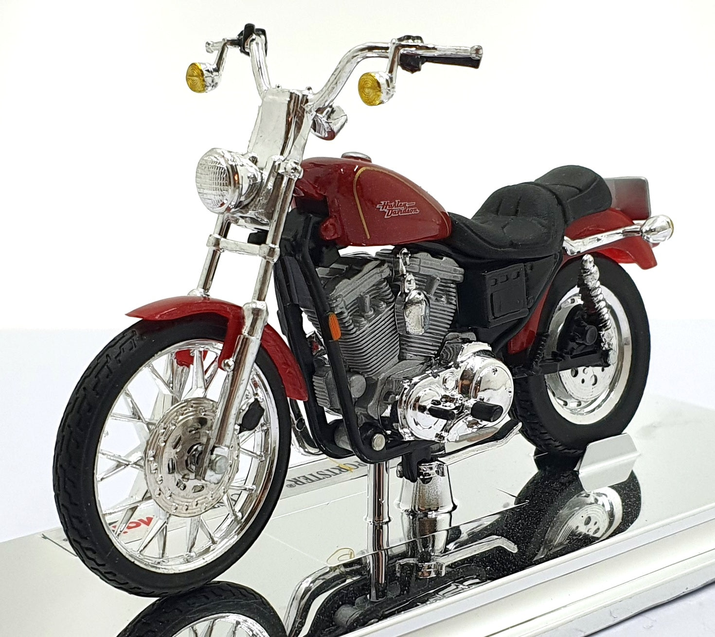 Maisto 1/18 Scale 39364 - Harley Davidson XL 1200C Sportster 1200 Custom