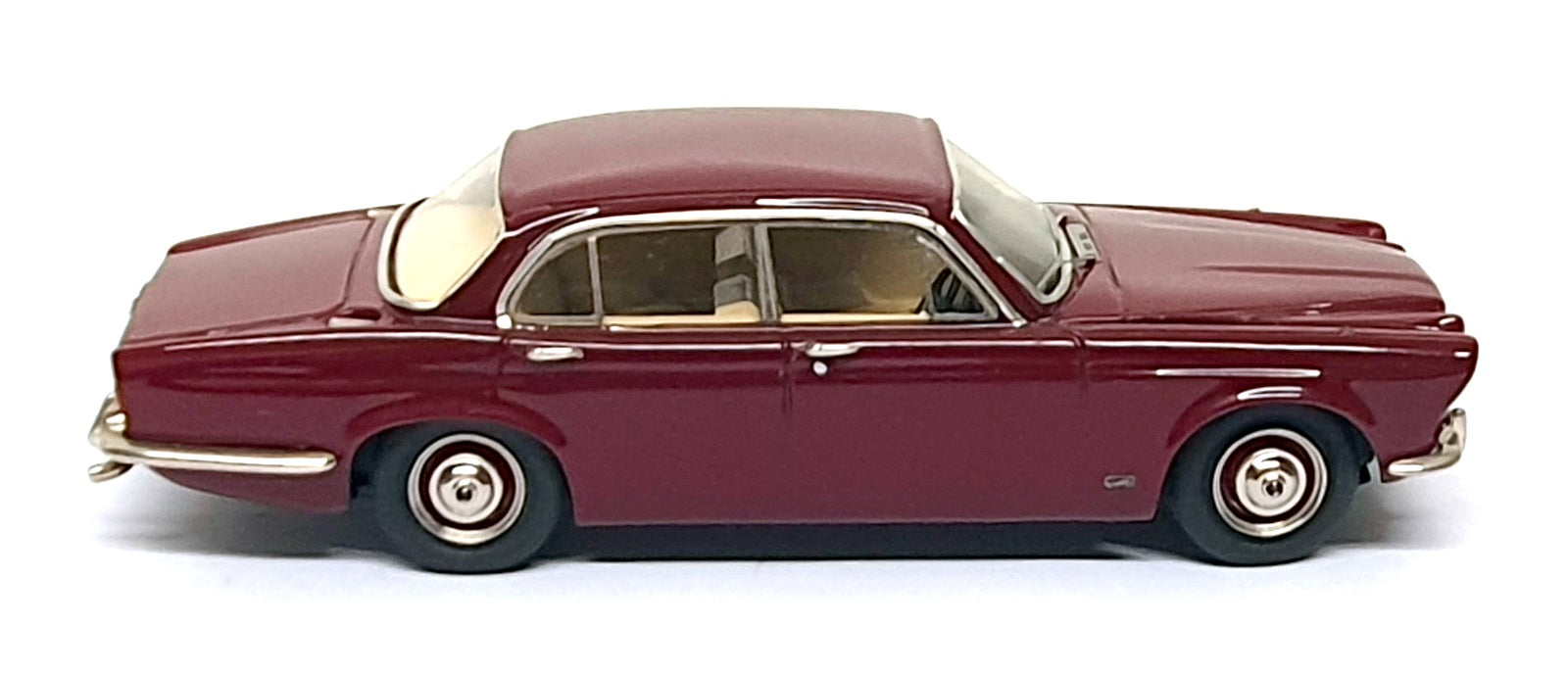 SMTS 1/43 Scale CL31 - Jaguar XJ6 Series 1 - Maroon