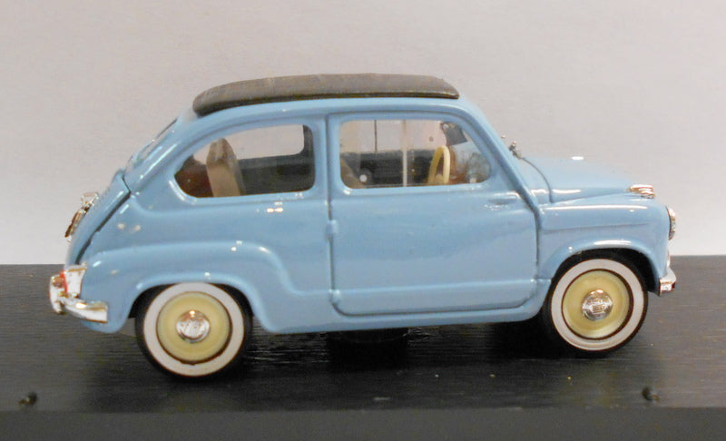 Brumm 1/43 Scale Metal Model - R249 FIAT 600 TRASFORMABILE 1956 CHIUSA