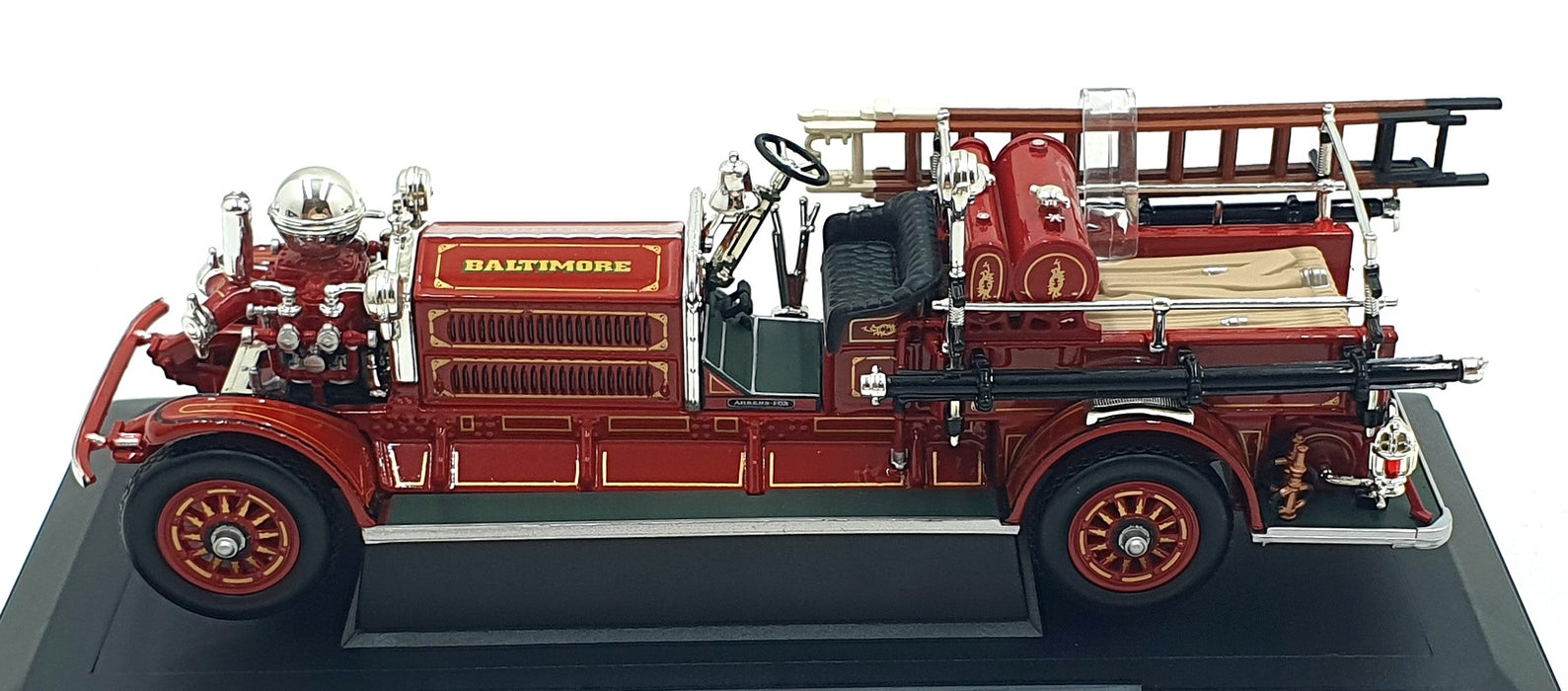 Road Signature 1/43 Scale 43004 - 1925 Ahrens-Fox N-S-4 Firetruck - Red