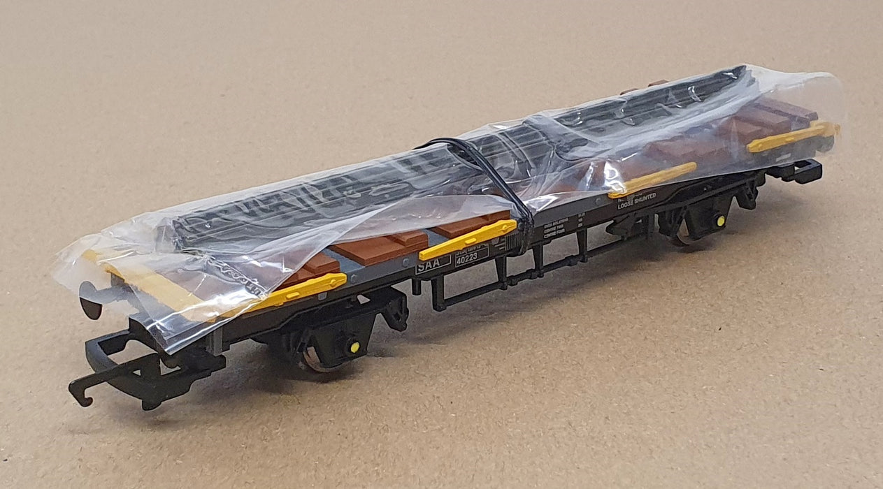 Hornby OO Gauge (1/76) R 6210 - 45 Ton GLW Steel Carrier With Rail Load
