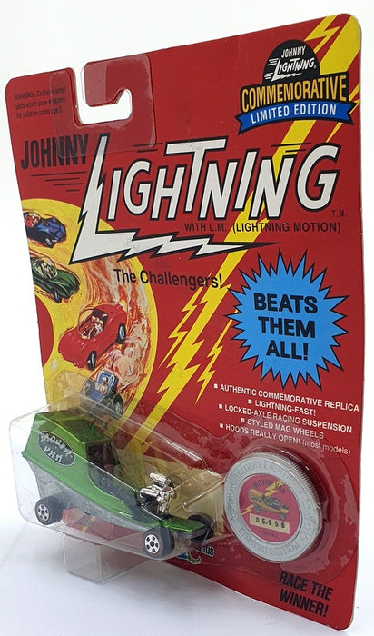 Johnny Lightning 1/64 Scale 100-200 - The Challengers Movin' Van - Green