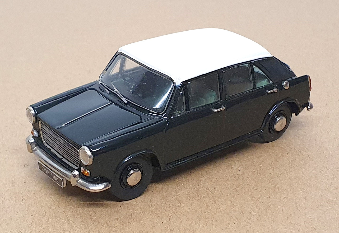 Crossway Models 1/43 Scale CWF 710C - 1965 Morris 1100 4 Door Mk1