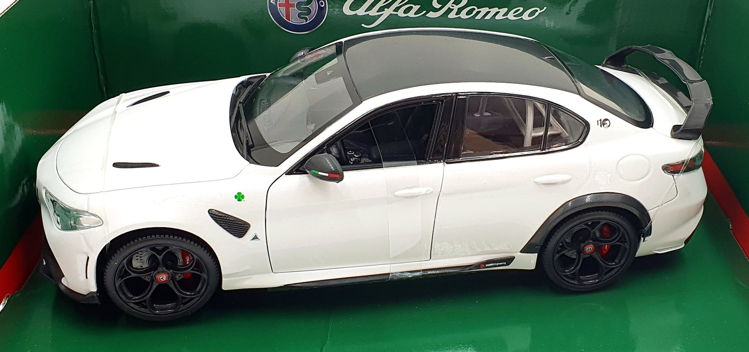 Burago 1/18 Scale Diecast 18-11049 - Alfa Romeo Giulia GTAm - White