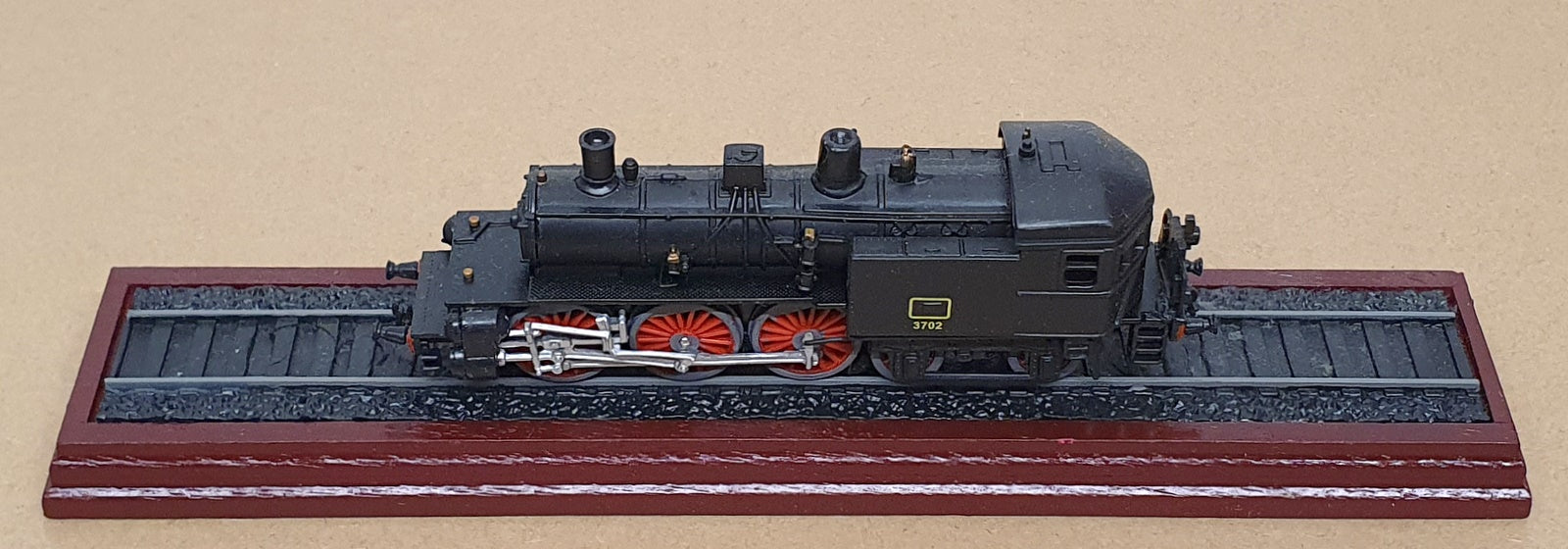 Atlas Editions 3 904 033 - Mucca 500 Class 3702 Static Locomotive - Black